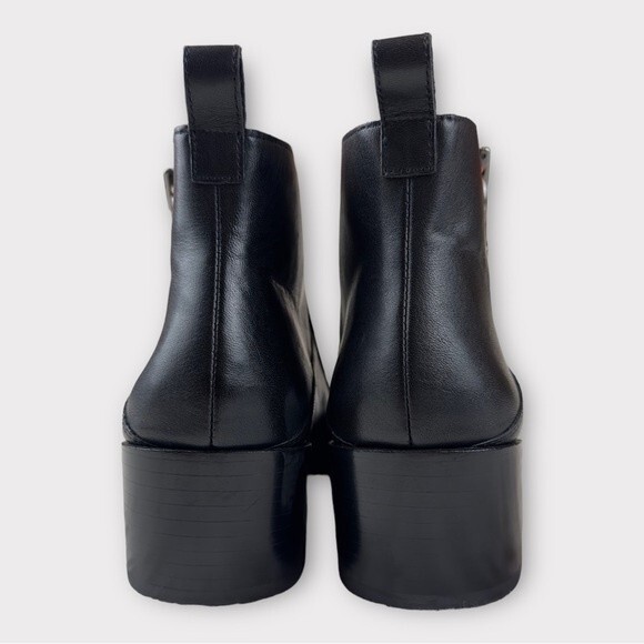 Donald J. Pliner Dante Zippered Black Leather
Booties in 7M -Like New - Picture 8 of 11